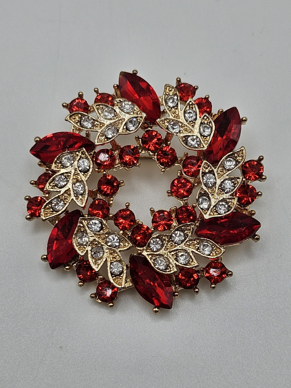 Red and Clear Glass Rhinestone Gold Tone Wreath Brooch Pin